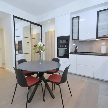 Apartmán Waterfront - Steps To Galerija Shopping Mall