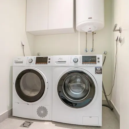 Waterfront - Steps To Galerija Shopping Mall * Bělehrad