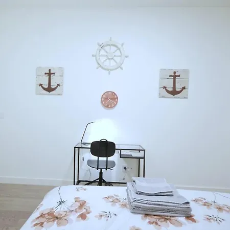 Waterfront - Steps To Galleria! Apartment