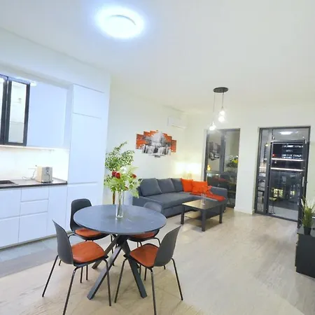 Waterfront - Steps To Galerija Shopping Mall 아파트 *