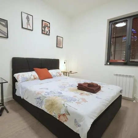 Waterfront - Steps To Galerija Shopping Mall * Belgrad