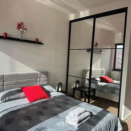 Waterfront - Steps To Galerija Shopping Mall * 베오그라드