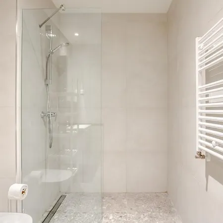 Waterfront - Steps To Galerija Shopping Mall * Bělehrad