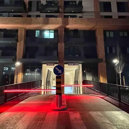 Waterfront - Steps To Galleria! Apartment