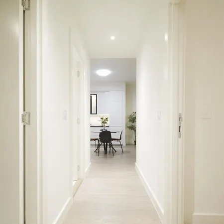 아파트 Waterfront - Steps To Galerija Shopping Mall 베오그라드