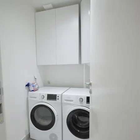 Waterfront - Steps To Galerija Shopping Mall 아파트