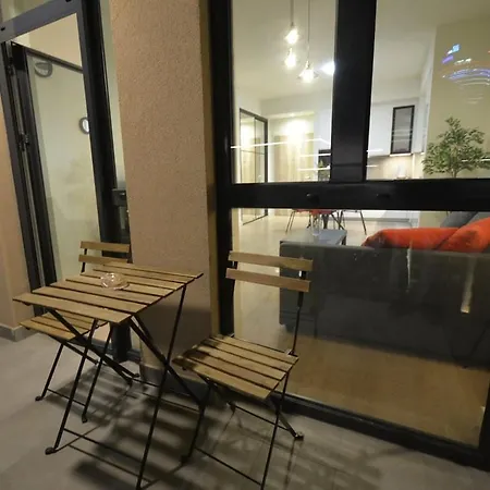 Apartment Waterfront - Steps To Galleria!