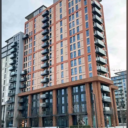 Waterfront - Steps To Galerija Shopping Mall * Bělehrad