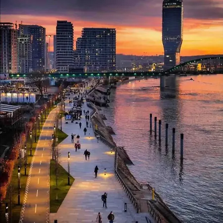 아파트 Waterfront - Steps To Galerija Shopping Mall 베오그라드