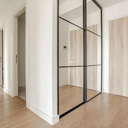 Waterfront - Steps To Galerija Shopping Mall * 베오그라드